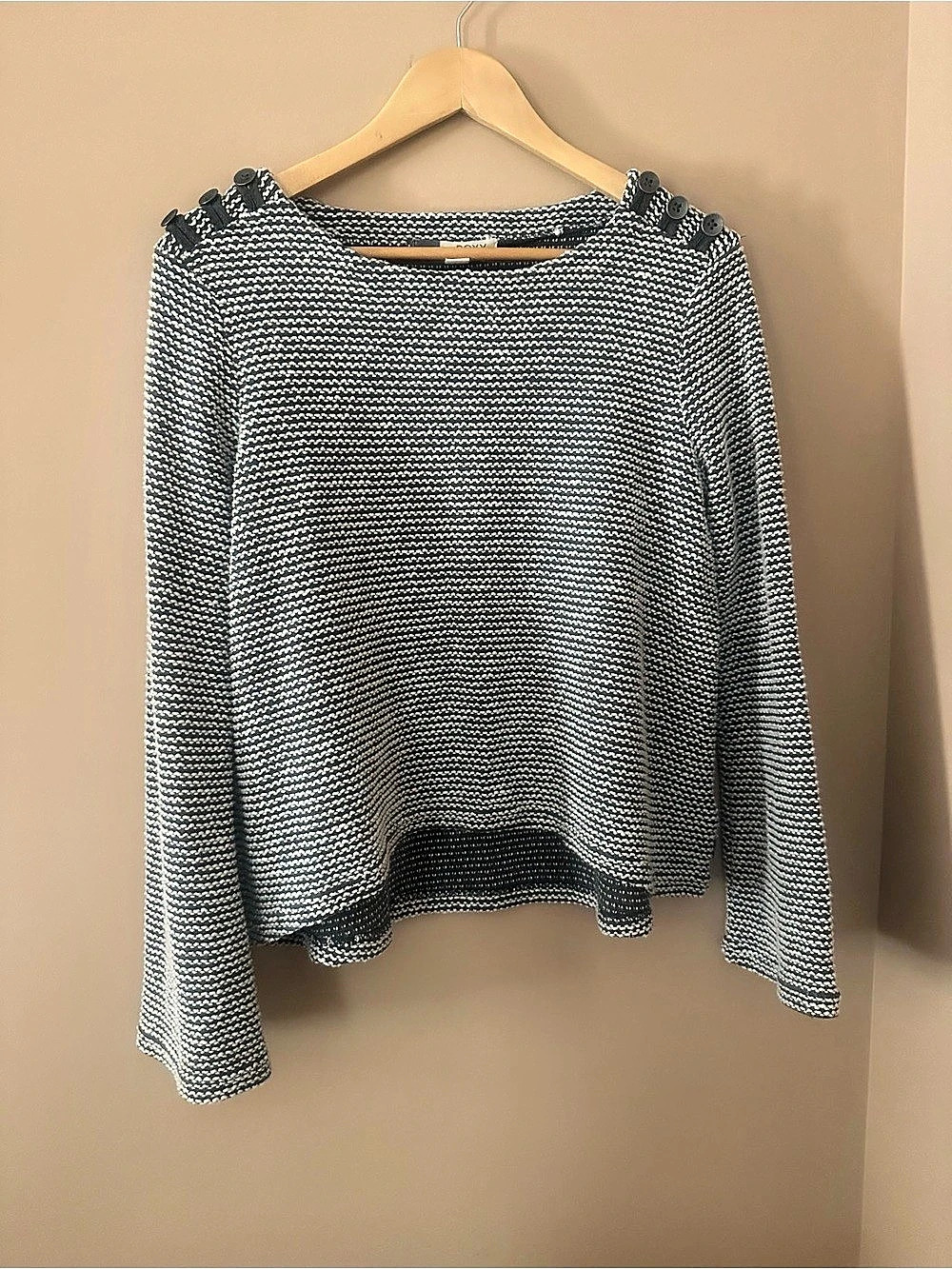 ROXY Striped Sweater in Gray & White Size Medium Like New